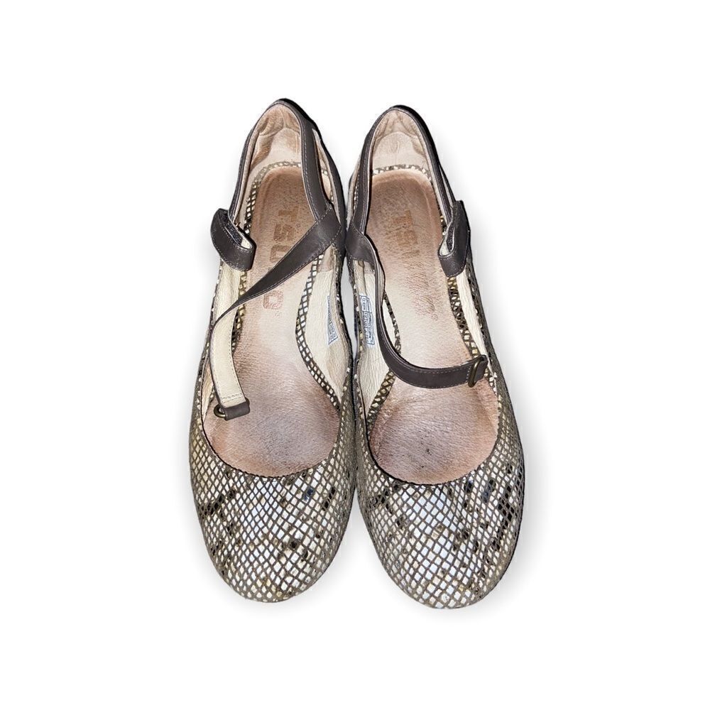 Tsubo Brown Snakeskin Shoes Size 8.5